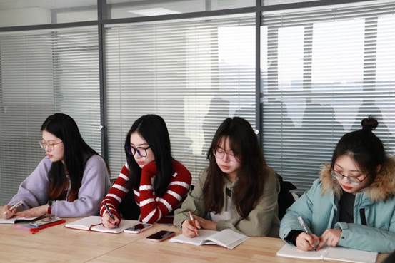 座谈会2 座谈会2